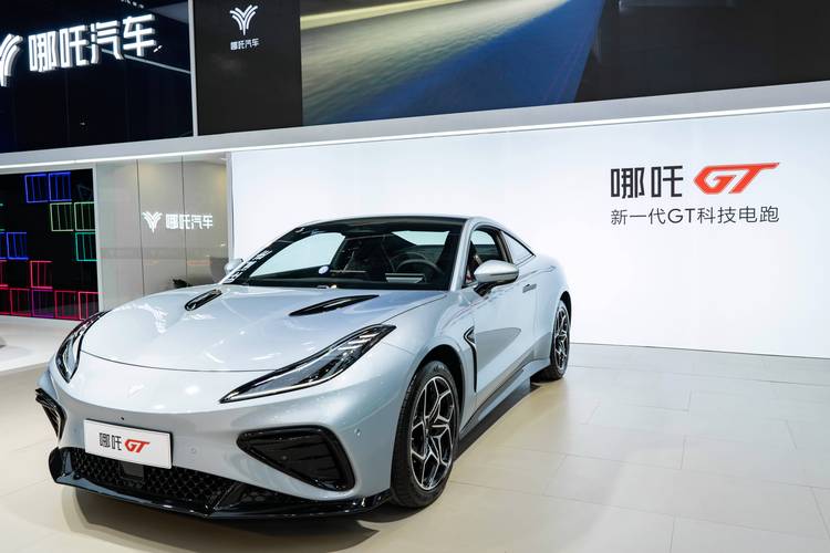 东莞148哪吒汽车在智能汽车领域的表现，领途汽车在新能源汽车市场中的影响力